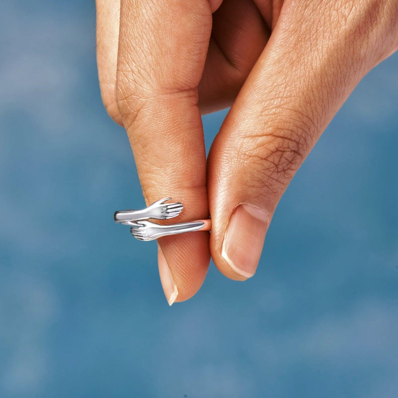 Compre 1 Leve 2 c/ Cartão Incluso - Anel do Abraço Prata 925 Ajustável